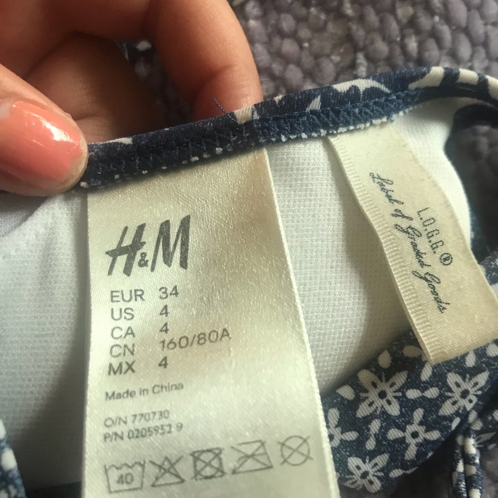 H&M blue floral print bikini set - Picture 3 of 4